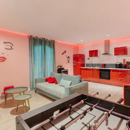 Suite Familiale 4P Avec Jacuzzi Prive شقة